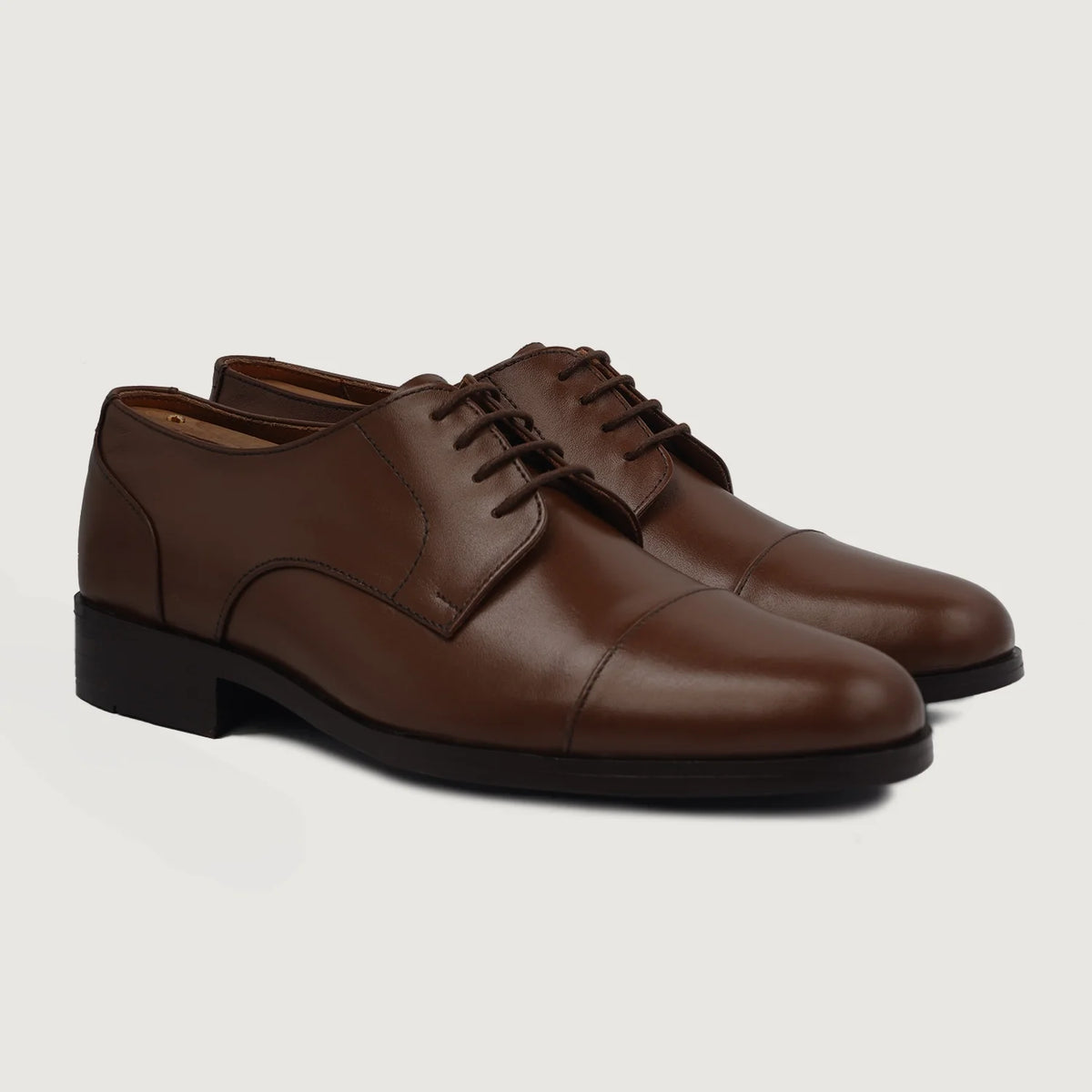 Attorney Derby Коричневый Кожаная обувь для Мужчин For Men in Brown Full-Grain Leather - Вид сбоку | Купить в официальном онлайн-магазине