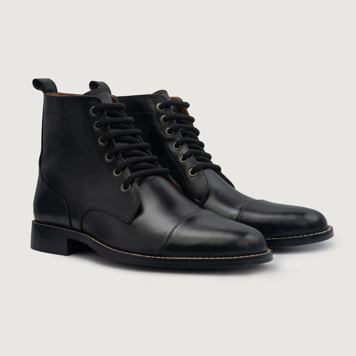 Knight Derby Черный Кожаные ботинки для Мужчин For Men в натуральной черной яловой коже - Вид сбоку | Купить в официальном онлайн-магазине
