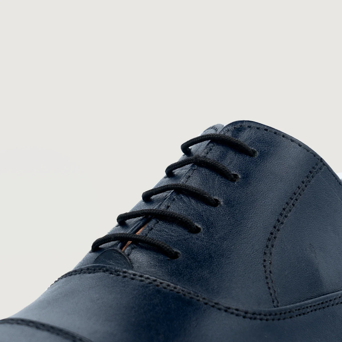 High-Traction Rubber Outsole & Lug Tread Pattern on Professor Oxford Midnight Синий Кожаная обувь для Мужчин For Men