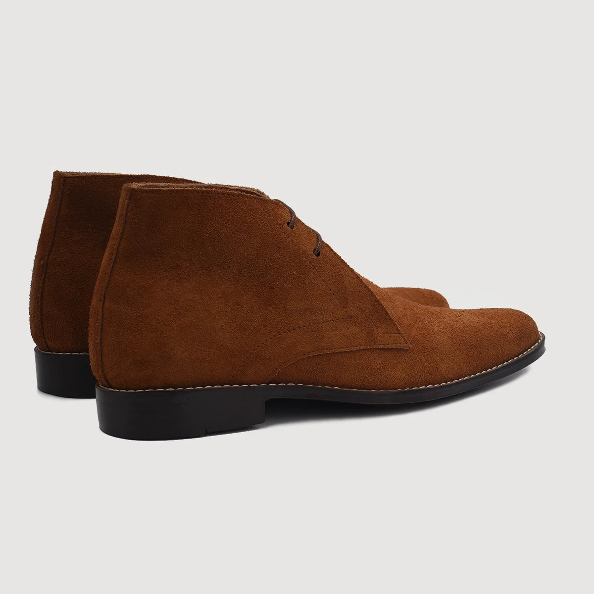 High-Traction Rubber Outsole & Lug Tread Pattern on Corry Chukka Коричневый Suede Кожаные ботинки для Мужчин For Men