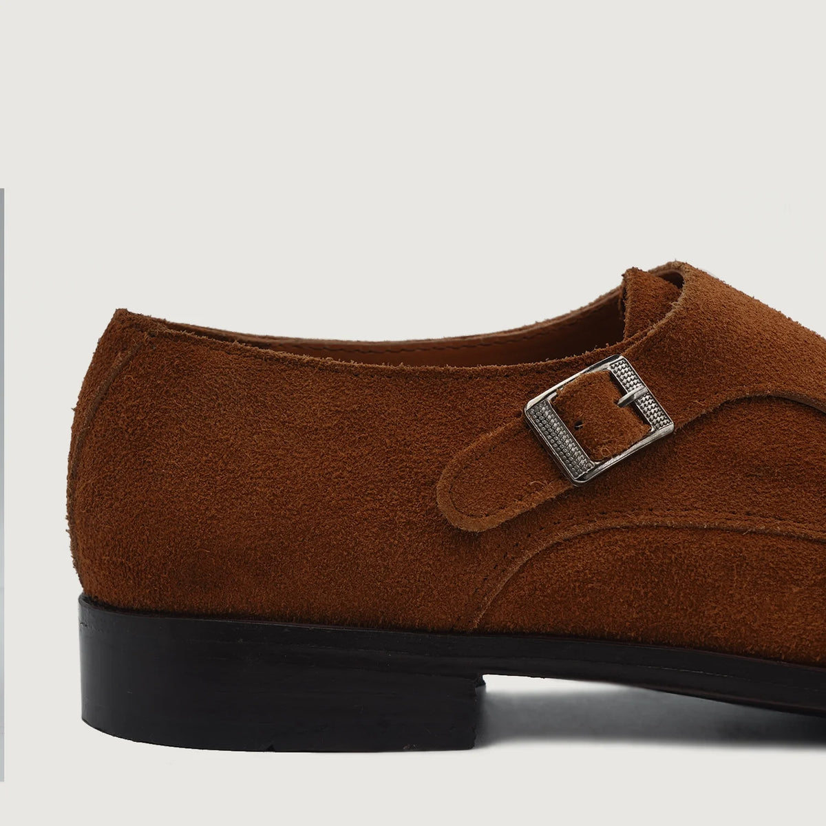 Cushioned Leather Insole & Ergonomic Arch Support Construction Detail