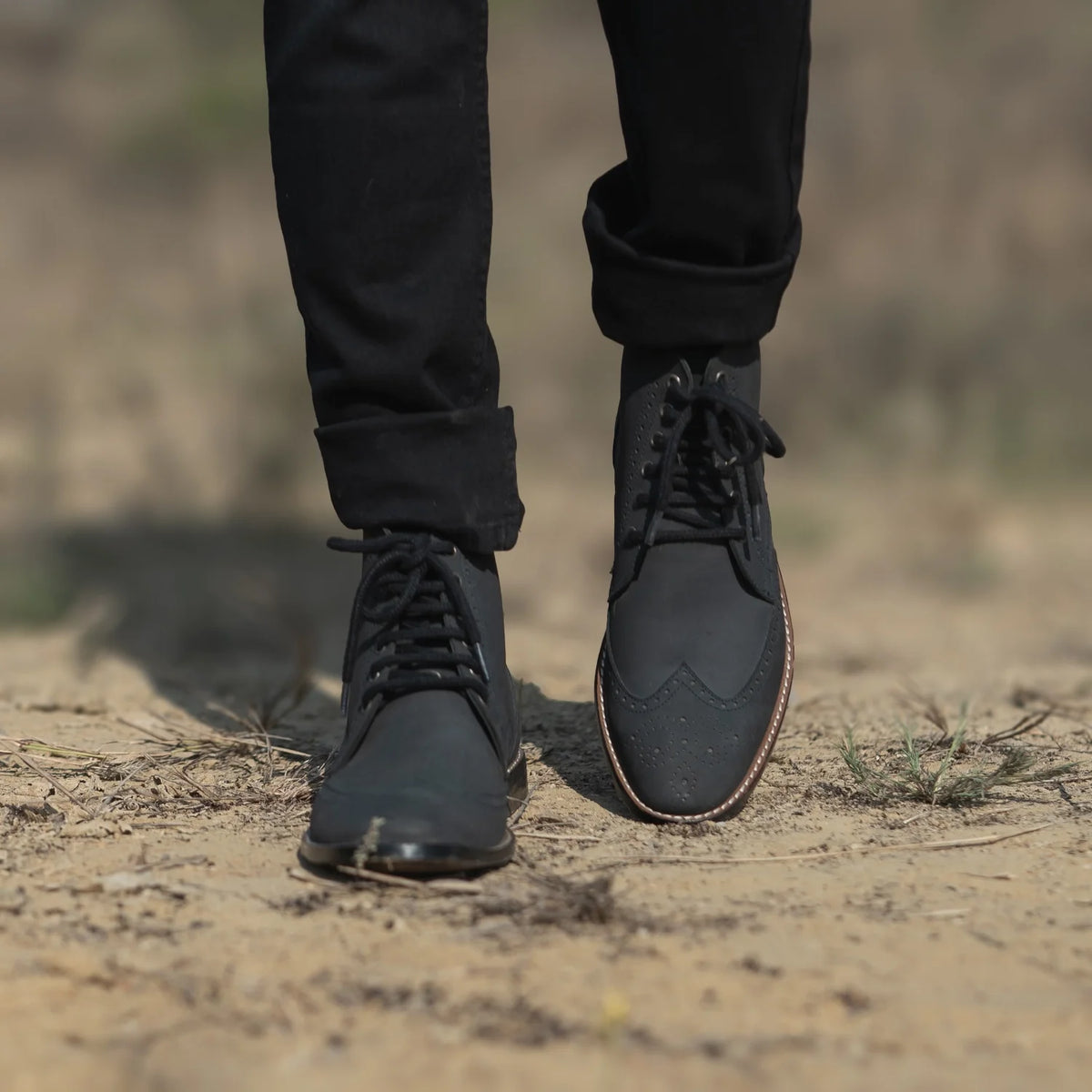 Tailored Rib Cuffs & Hem Craftsmanship Construction Detail on Duster Brogues Derby Черный Nubuck Кожаные ботинки для Мужчин For Men