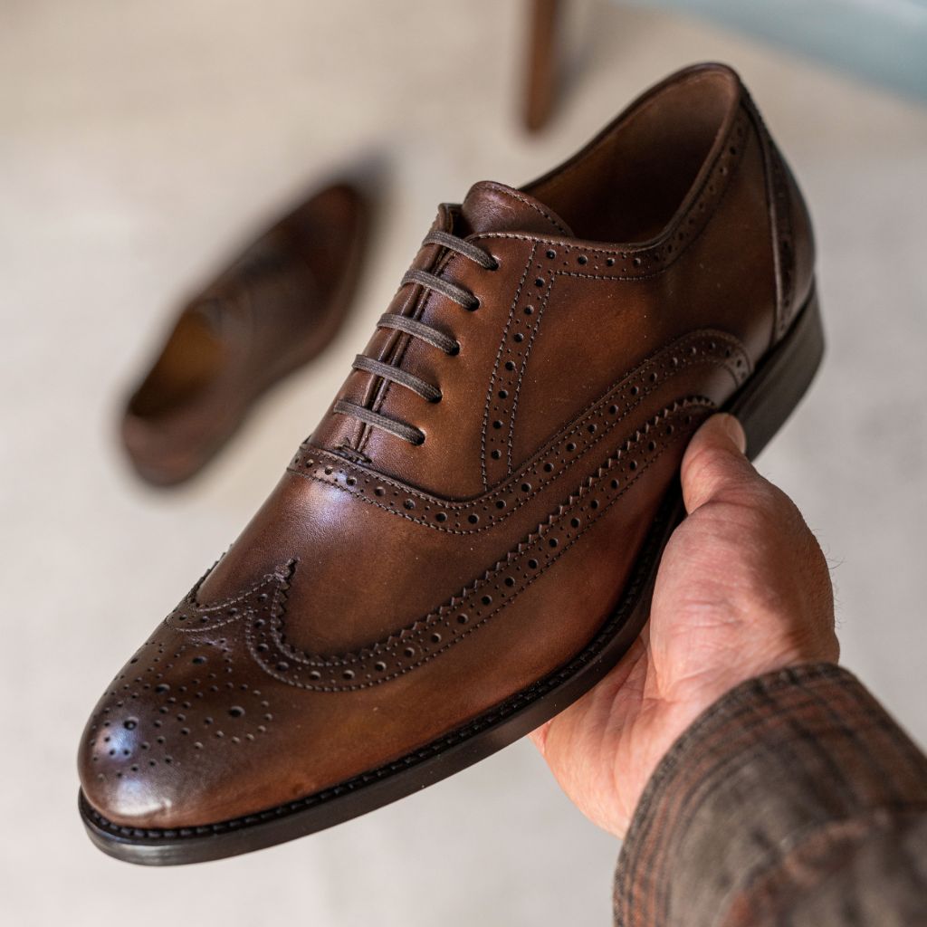Tailored Rib Cuffs & Hem Craftsmanship Construction Detail on Aviator Cinnamon Кожаная обувь для Мужчин