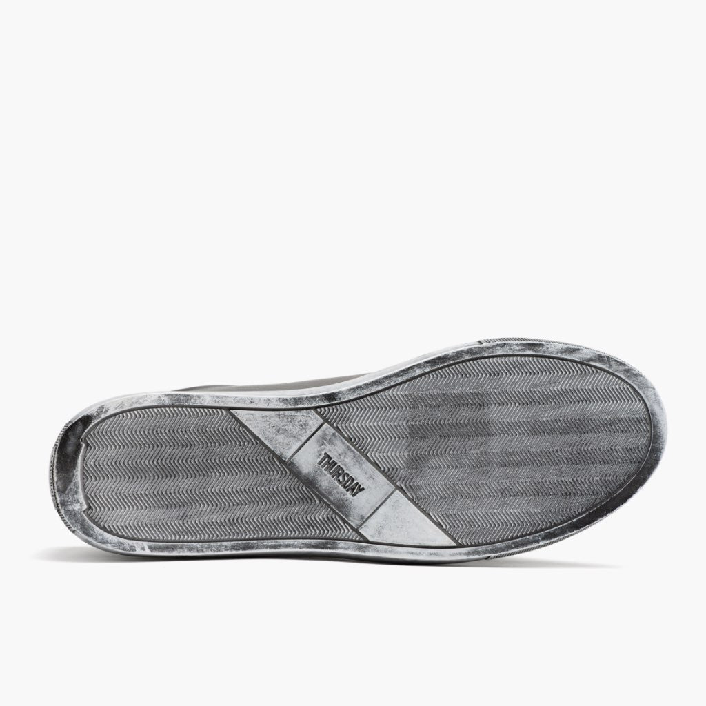 High-Traction Rubber Outsole & Lug Tread Pattern on Premier Low Top Distressed Grey Кожаные кеды для Мужчин For Men