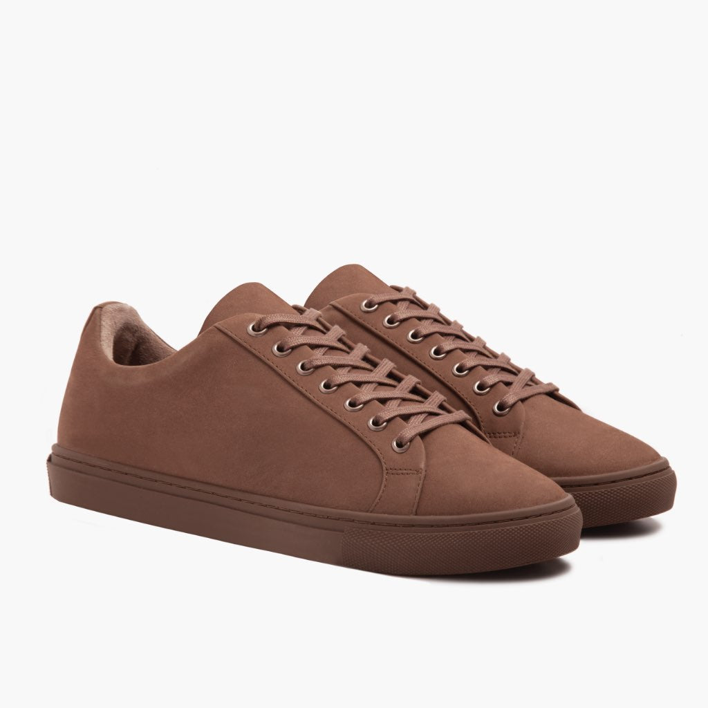 Premier Low Top Pebble Кожаные кеды для Мужчин For Men in Classic Full-Grain Leather - Вид сбоку | Купить в официальном онлайн-магазине