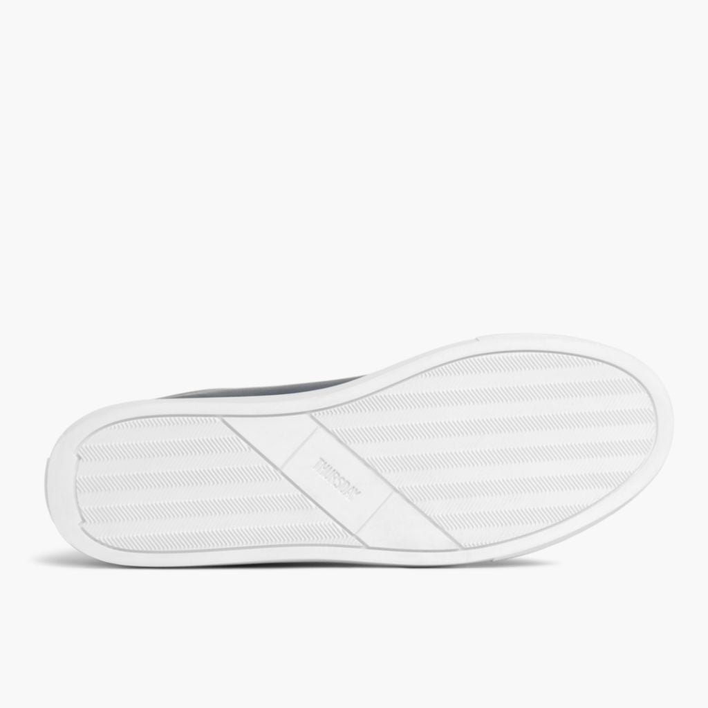 High-Traction Rubber Outsole & Lug Tread Pattern on Premier Low Top Deep Синий Кожаные кеды для Мужчин For Men