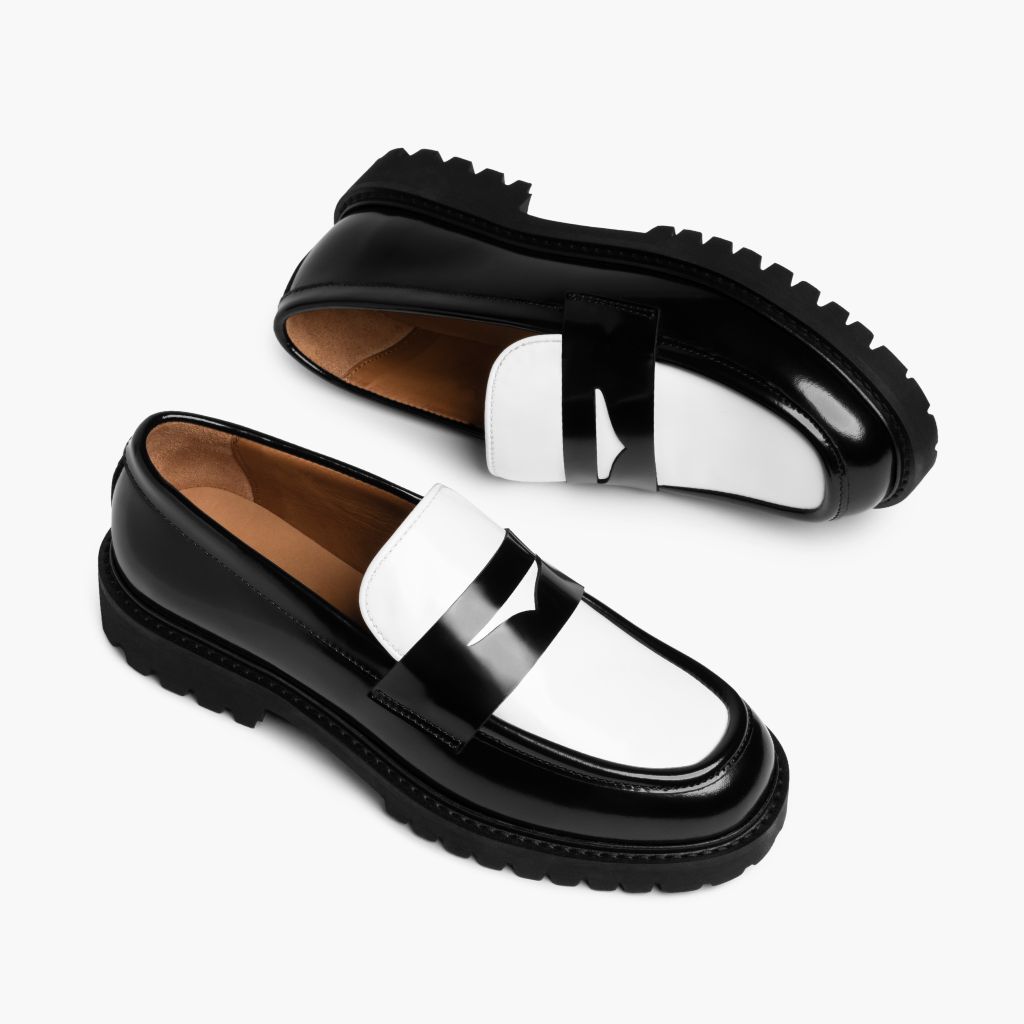 High-Traction Rubber Outsole & Lug Tread Pattern on Penny Черный & White Кожаные лоферы для Женщин