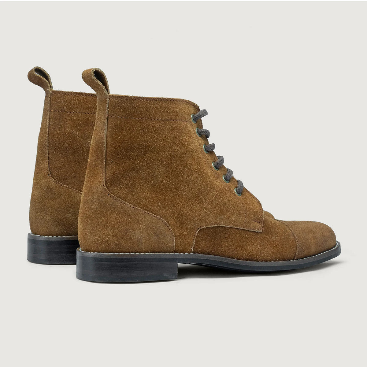 High-Traction Rubber Outsole & Lug Tread Pattern on Knight Derby Коричневый Suede Кожаные ботинки - StudGuard для Мужчин