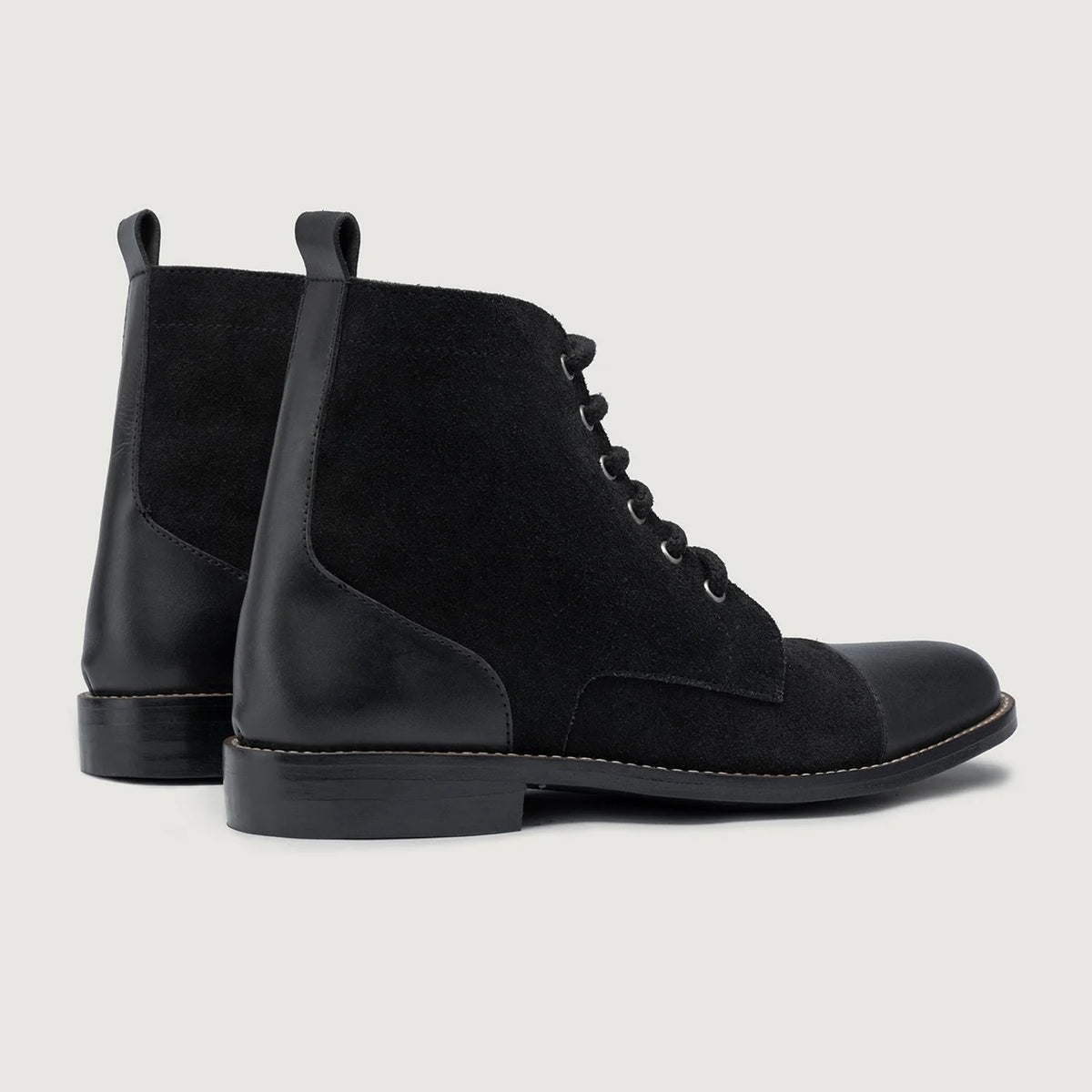 High-Traction Rubber Outsole & Lug Tread Pattern on Knight Derby Hybrid Черный Кожаные ботинки - StudGuard для Мужчин