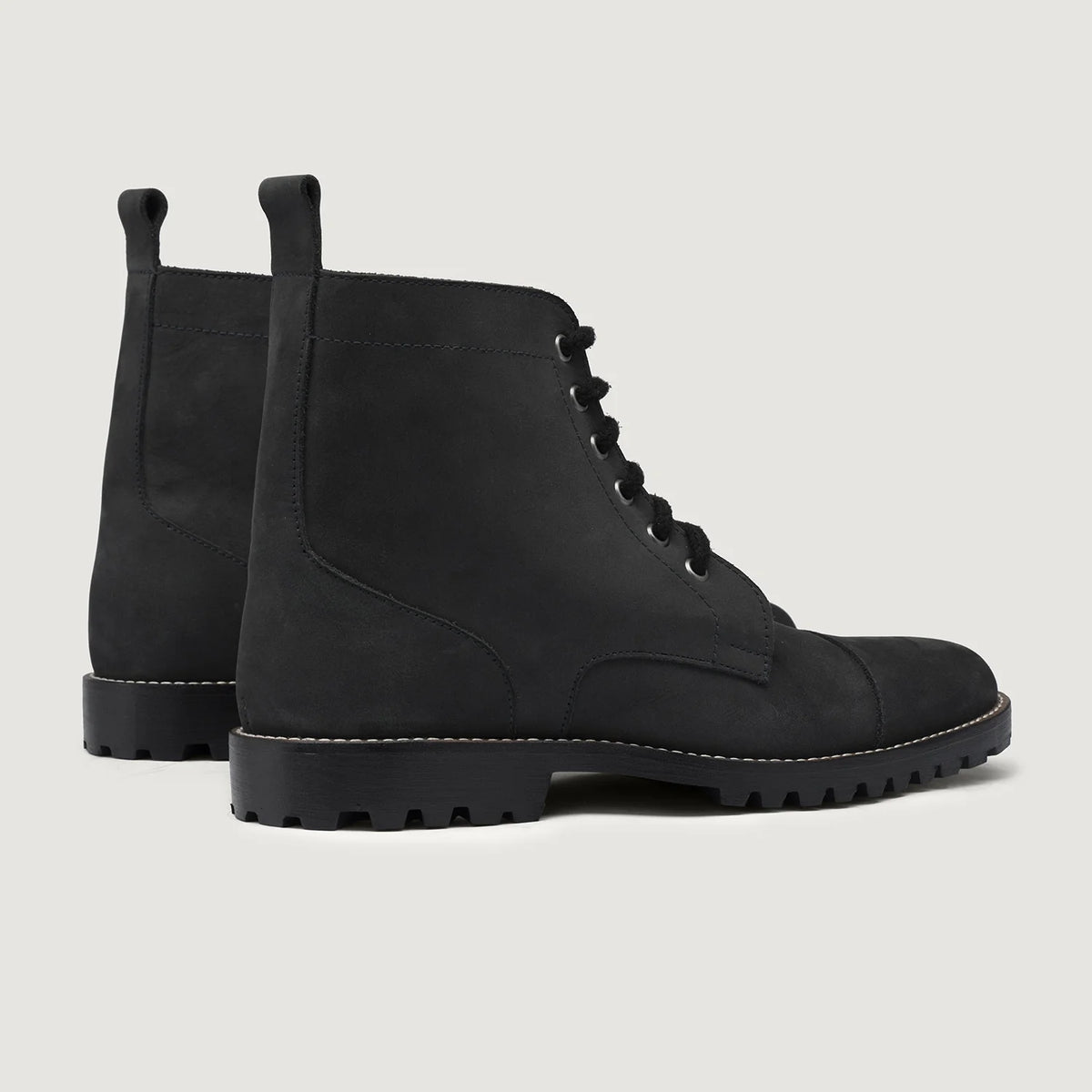 High-Traction Rubber Outsole & Lug Tread Pattern on Knight Derby Черный Matte Nubuck Кожаные ботинки - TerraGrip для Мужчин