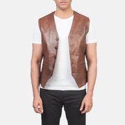 
Auden Коричневый Кожаный жилет для Мужчин in Brown Cowhide Leather - Вид спереди и приталенный силуэт | Купить в официальном онлайн-магазине