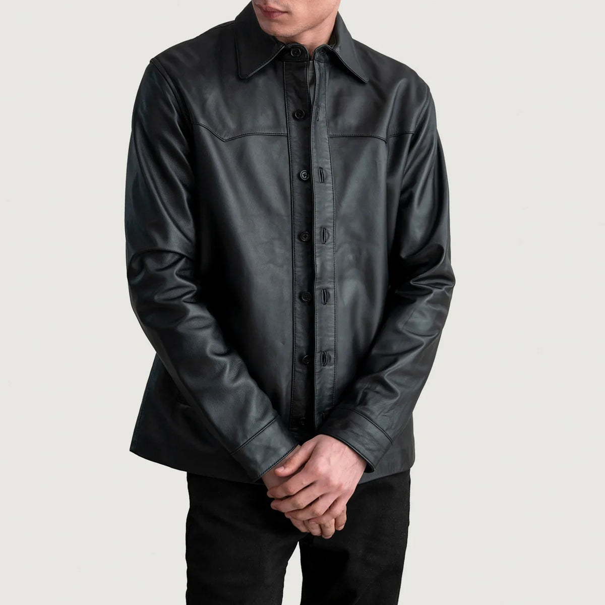 
Bronco Черный Leather Shirt для Мужчин in Black Sheepskin Leather - Вид спереди и приталенный силуэт | Купить в официальном онлайн-магазине