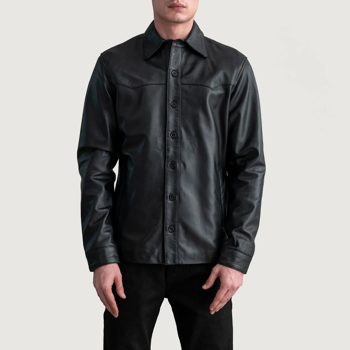 
Bronco Черный Leather Shirt для Мужчин - Вид сбоку, демонстрирующий эргономичный крой рукава