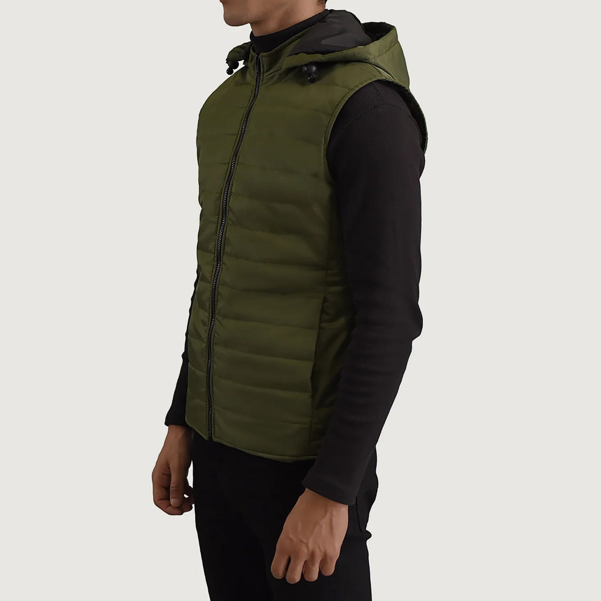 
Green Full-Grain leather Vest - Вид сзади, подчеркивающий посадку по плечам и ровный край
