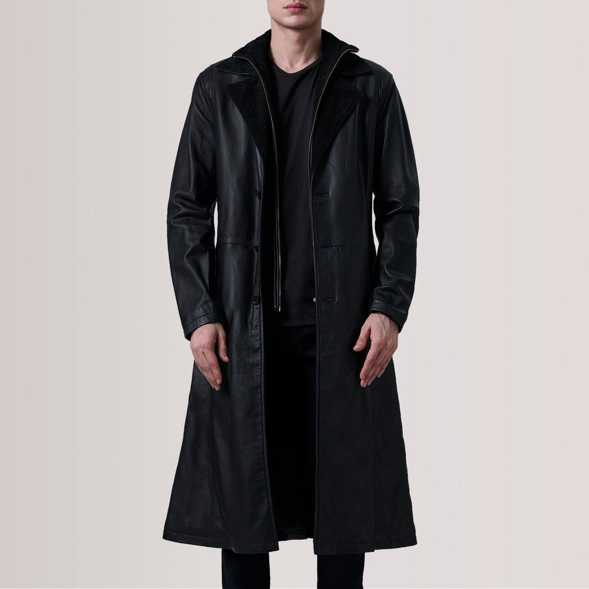 
Charlton Черный Leather Single Breasted Кожаное пальто для Мужчин For Men in Black Sheepskin Leather - Вид спереди и приталенный силуэт | Купить в официальном онлайн-магазине