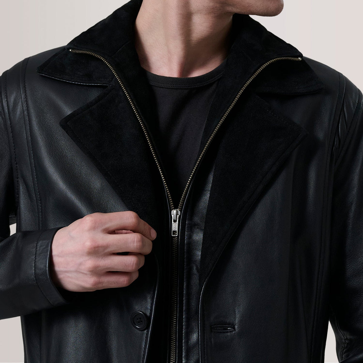 
Вид подкладки Showing Quilted Polyester Lining & Два функциональных внутренних кармана