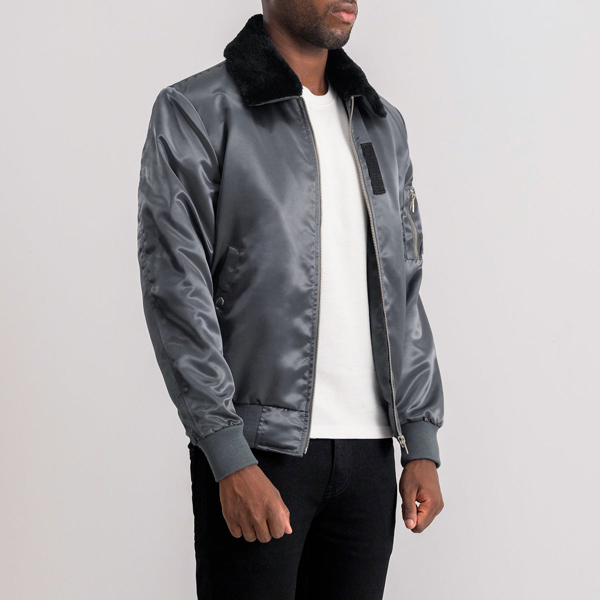 Grey Satin Bomber Jacket - Вид сзади с идеальной посадкой по плечам и ровным подолом
