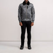 Крупный план деталей of Removable faux fur collar &amp; Zipper Hardware on Clyde B-15 Grey Bomber Jacket