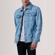 
Conard Light Синий Denim Trucker Кожаная куртка для Мужчин For Men in Light Blue Full-Grain Leather - Вид спереди и приталенный силуэт | Купить в официальном онлайн-магазине