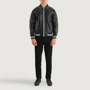 
Cooper Черный Leather Varsity Кожаная куртка для Мужчин - Вид сбоку, демонстрирующий эргономичный крой рукава
