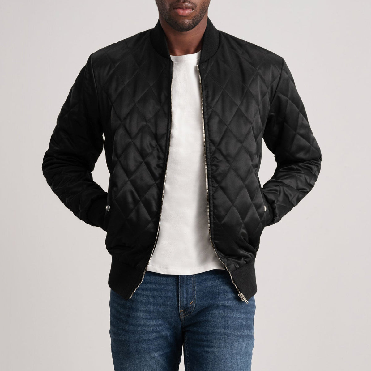 
Black Satin Varsity Jacket - Вид сзади, подчеркивающий посадку по плечам и ровный край