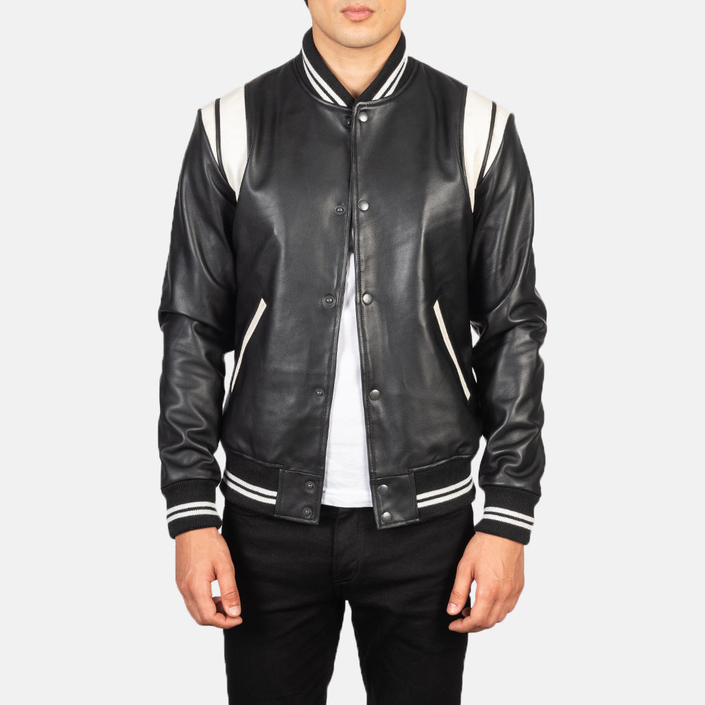 
Dantee Черный Leather Varsity Кожаная куртка для Мужчин in Black & White Sheepskin Leather - Вид спереди и приталенный силуэт | Купить в официальном онлайн-магазине