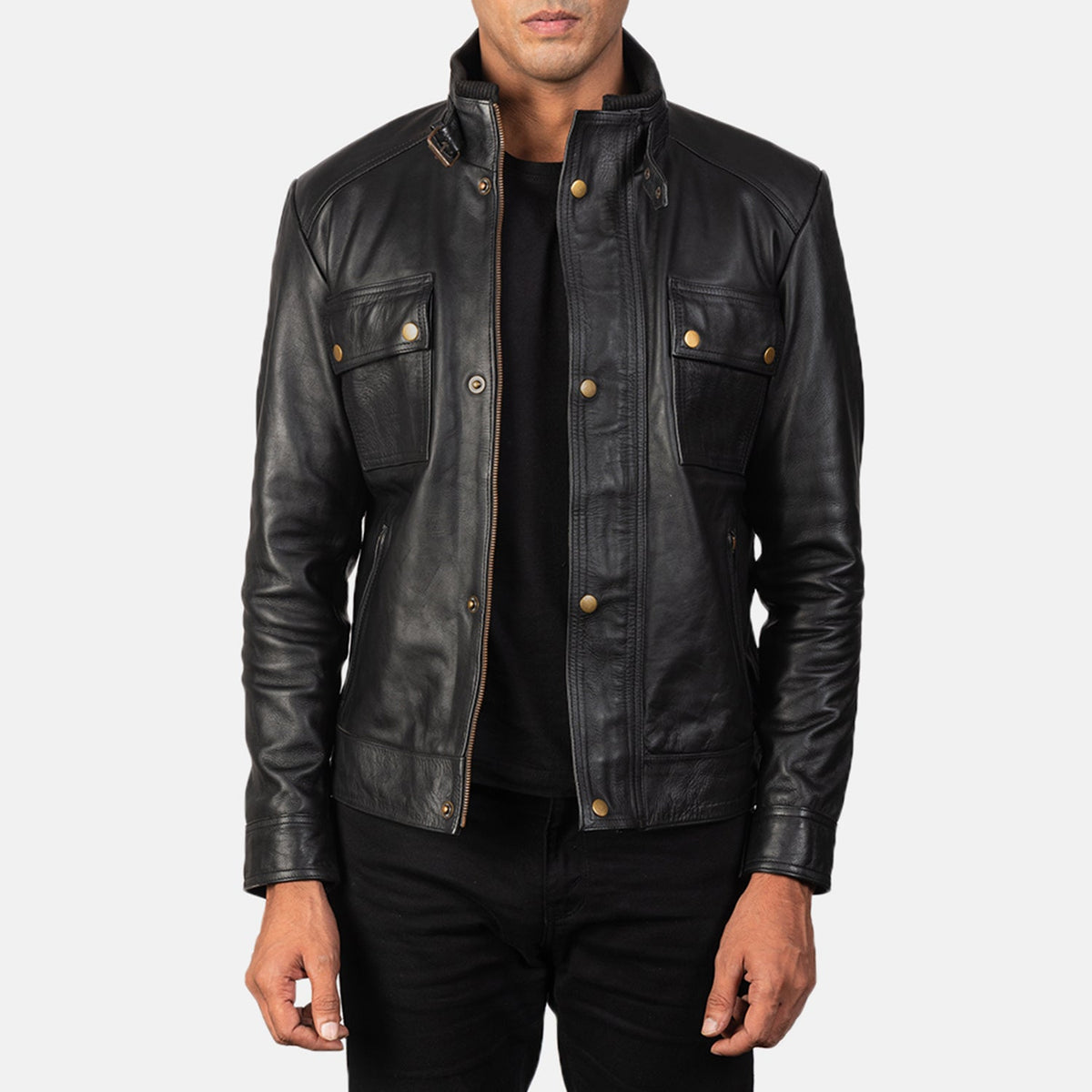 
Darren Black Leather Biker Jacket - Вид сбоку, демонстрирующий эргономичный крой рукава