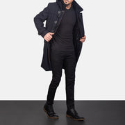 
Drake Black Wool Duffle Coat in Black Synthetic Wool - Вид спереди и приталенный силуэт | Купить в официальном онлайн-магазине