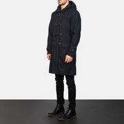 
Black Synthetic Wool Trench Coat - Вид сзади, подчеркивающий посадку по плечам и ровный край
