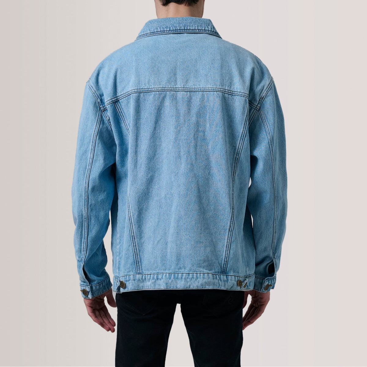 
Крупный план деталей of Classic Collar & Heavy-Duty Zipper Hardware on Eddie Light Синий Oversized Denim Trucker Кожаная куртка для Мужчин For Men