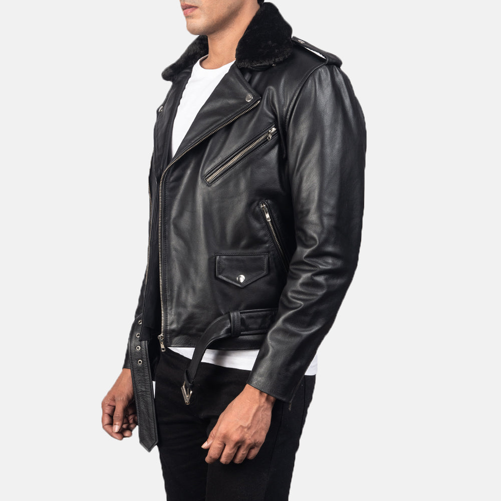 
Black Cowhide Leather Biker Jacket - Вид сзади, подчеркивающий посадку по плечам и ровный край