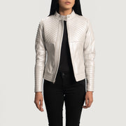
Ice Maiden Silver Стеганый Кожаная куртка-косуха для Женщин - Вид сбоку, демонстрирующий эргономичный крой рукава