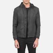 
Jimmy Черный Hooded Windbreaker Кожаная куртка для Мужчин in Black Polyester - Вид спереди и приталенный силуэт | Купить в официальном онлайн-магазине
