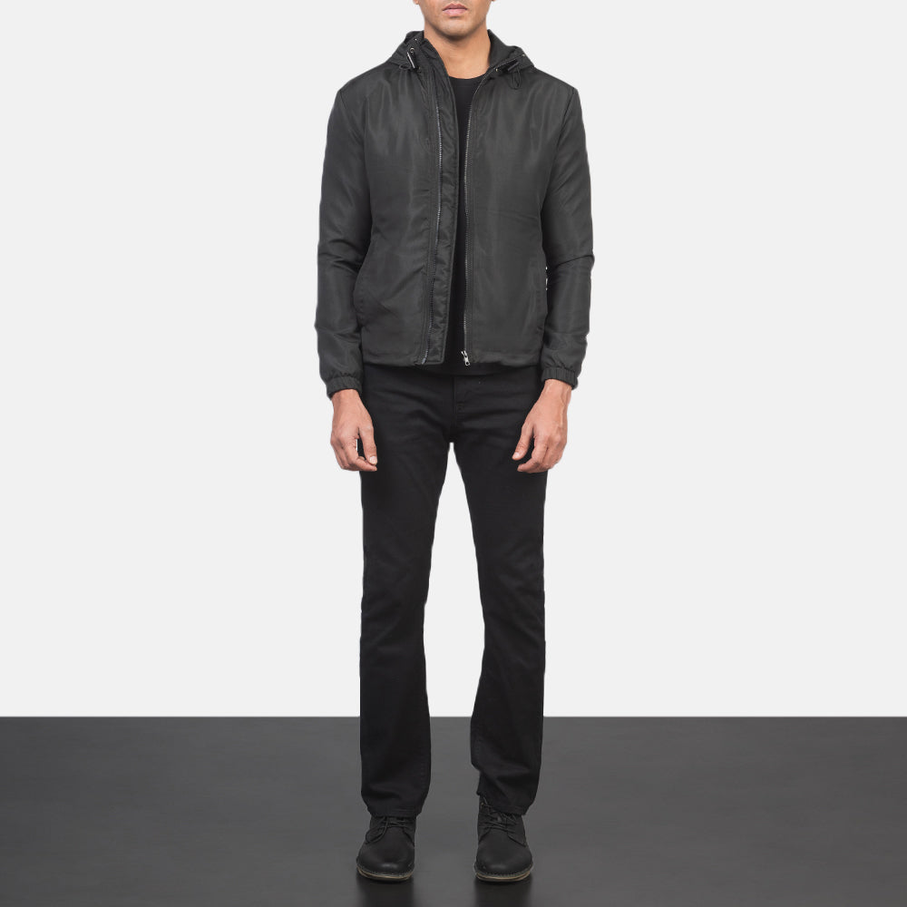 
Jimmy Черный Hooded Windbreaker Кожаная куртка для Мужчин - Вид сбоку, демонстрирующий эргономичный крой рукава