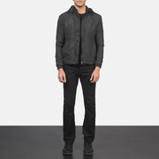 
Jimmy Черный Hooded Windbreaker Кожаная куртка для Мужчин - Вид сбоку, демонстрирующий эргономичный крой рукава