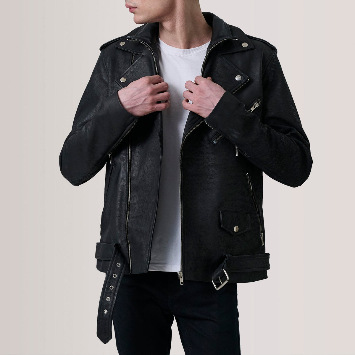
Kole Distressed Черный Leather Double Rider Кожаная куртка для Мужчин in Distressed Black Sheepskin Snuffed - Вид спереди и приталенный силуэт | Купить в официальном онлайн-магазине