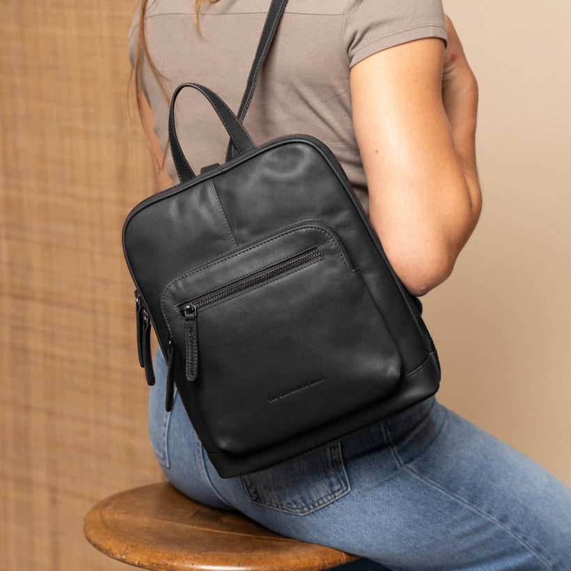 Floran Full-Grain Leather Backpack женская