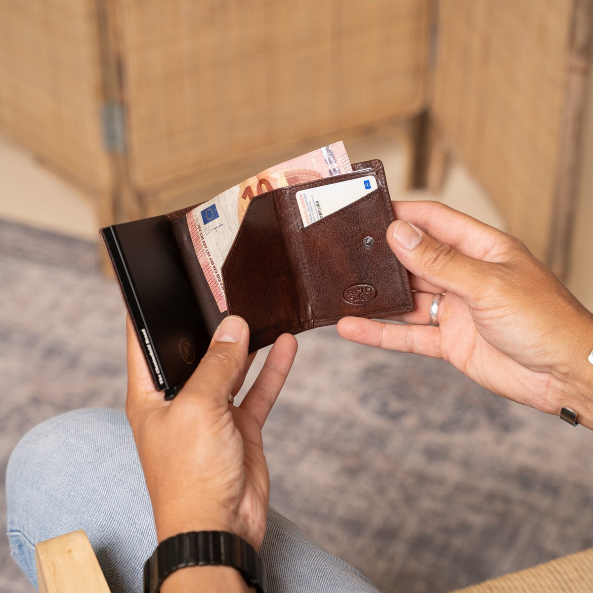 Paris Full-Grain Leather Card Holder – alternate product view 3