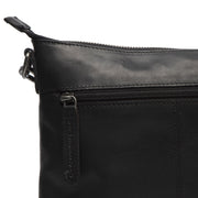 
Solid Antique Brass Hardware & Heavy-Duty Dual Zipper Detail on Faro Кожаная сумка-кроссбоди