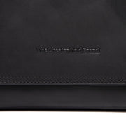 
Classic 100% Full-Grain leather Bag - Вид сзади с усиленными кожаными ремнями и прострочкой
