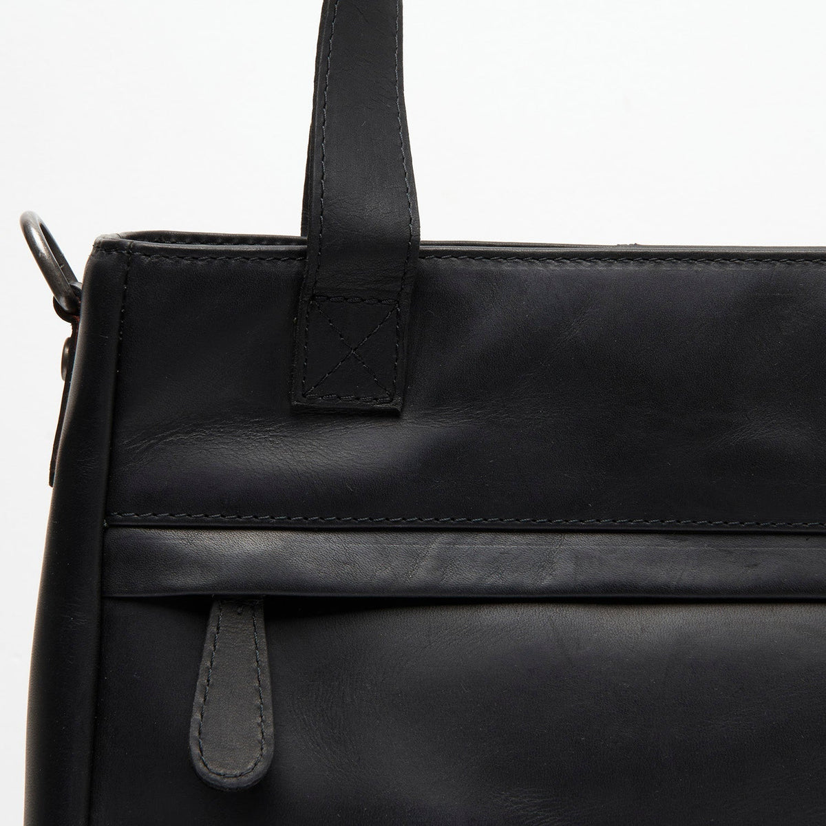 
Classic 100% Full-Grain leather Goods - Вид сзади, подчеркивающий посадку по плечам и ровный край