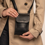 
Classic 100% Full-Grain leather Goods - Вид сзади, подчеркивающий посадку по плечам и ровный край