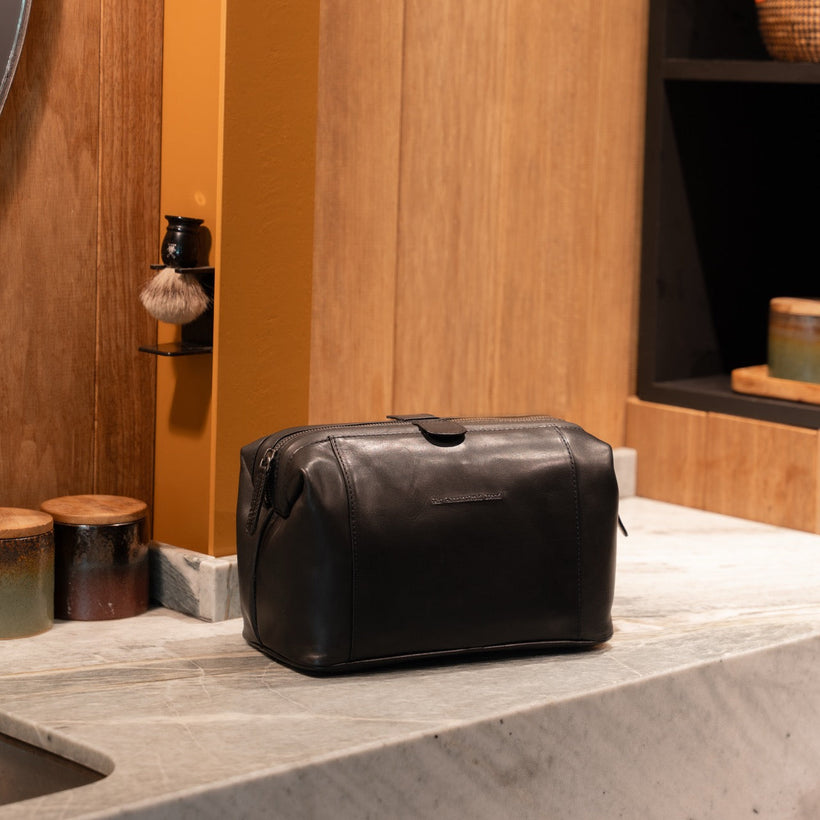 Biassa Full-Grain Leather Toiletry Bag женская