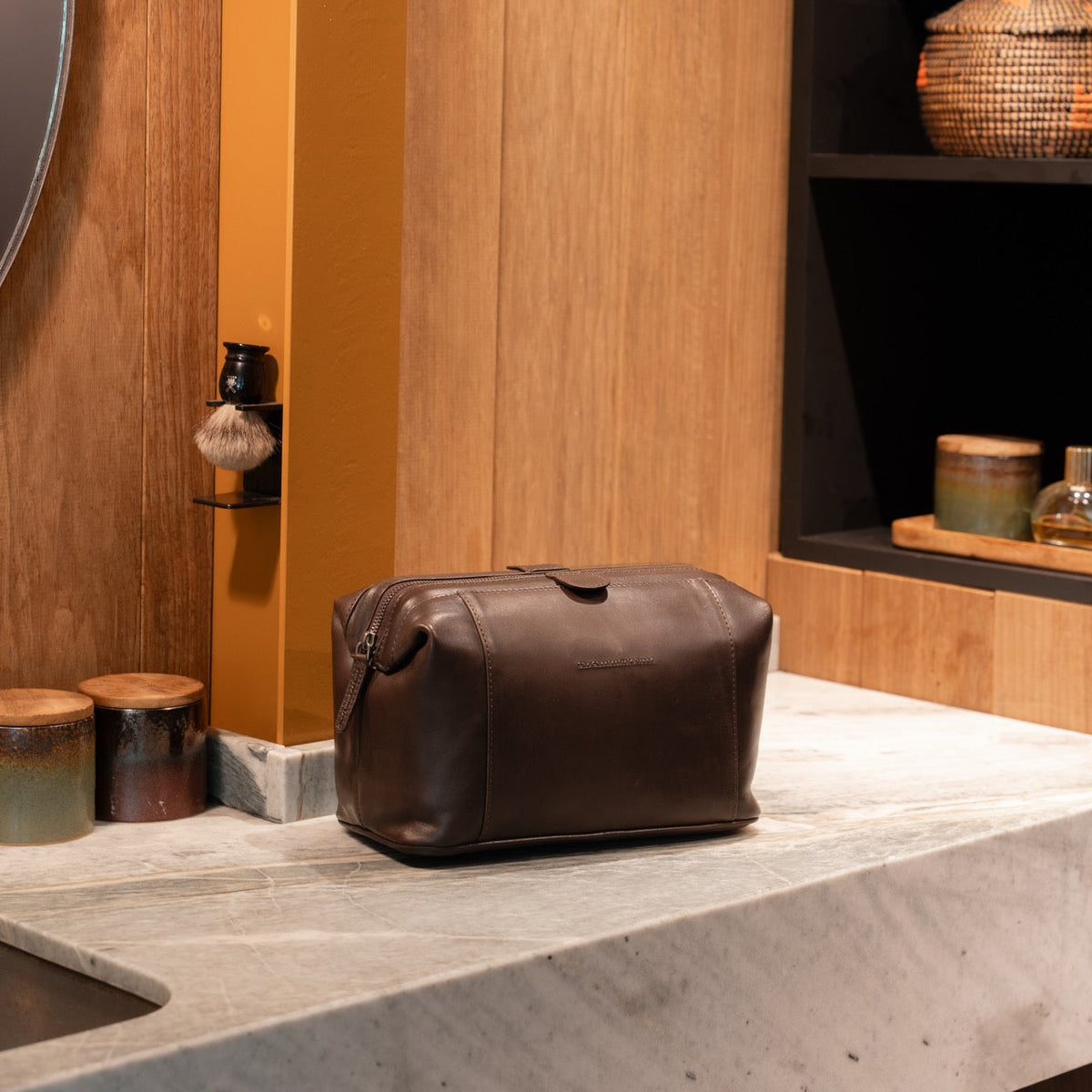 Biassa Full-Grain Leather Toiletry Bag – alternate product view 2