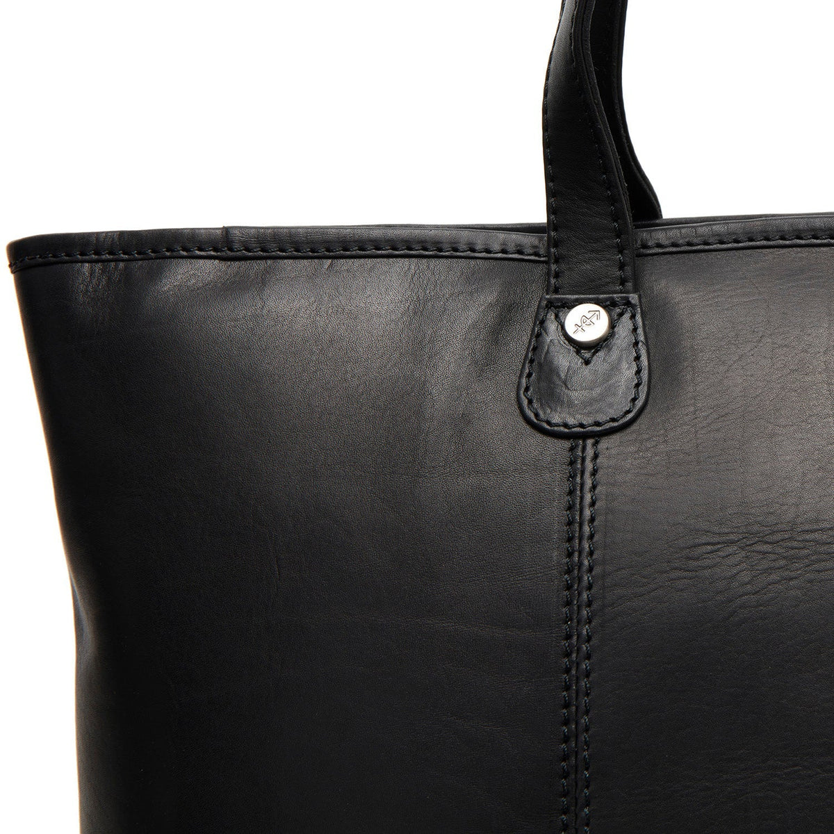 
Solid Antique Brass Hardware & Heavy-Duty Dual Zipper Detail on Ferrera Кожаная сумка-тоут