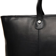 
Solid Antique Brass Hardware & Heavy-Duty Dual Zipper Detail on Ferrera Кожаная сумка-тоут