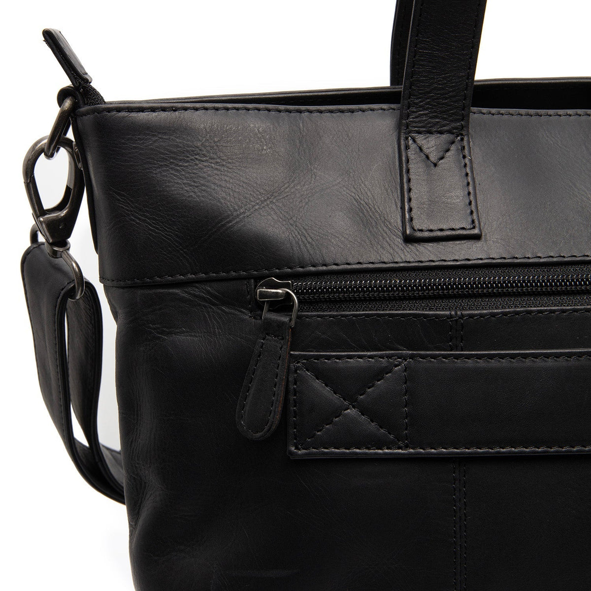 100% Full-Grain Wax Pull-Up 100% Full-Grain Leather Grain Texture & Handcrafted Patina Detail