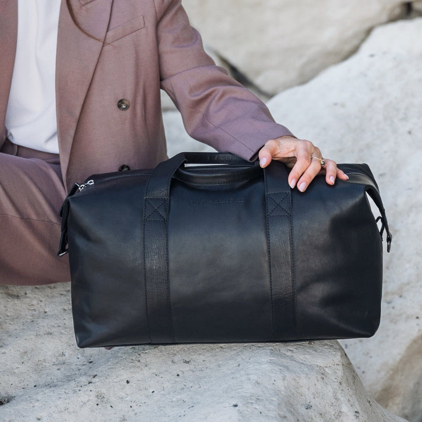 Conor Full-Grain Leather Weekender Bag женская