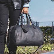 
Classic 100% Full-Grain Leather Duffle Bag - Вид сзади с усиленными кожаными ремнями и прострочкой