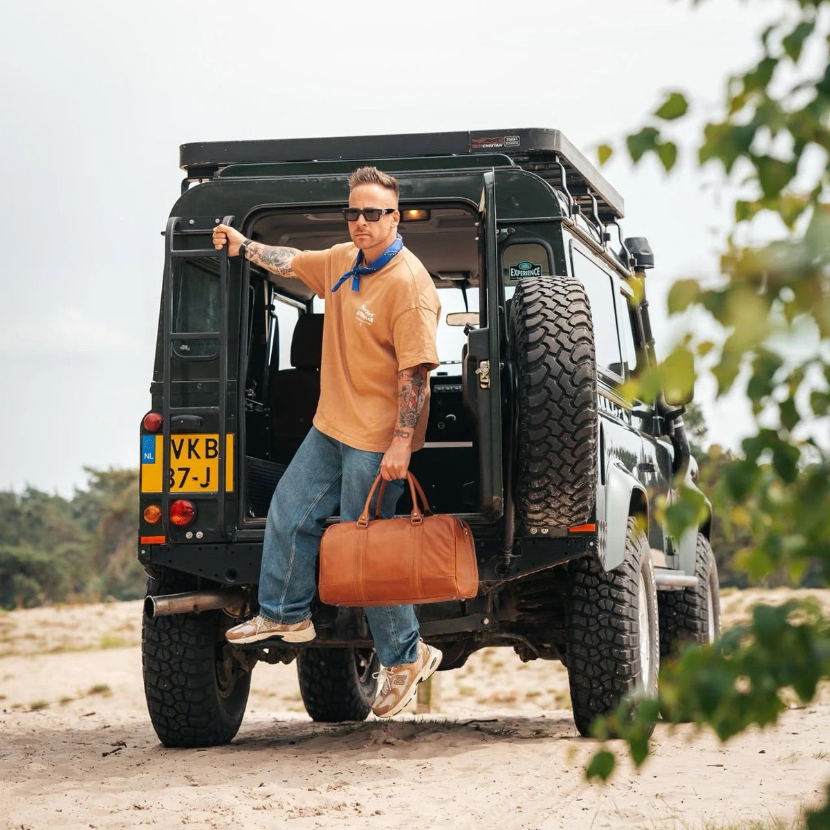 Perth Full-Grain Leather Weekender Bag – alternate product view 3